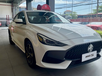 MG5 lux lăn bánh chỉ 50x tr 2