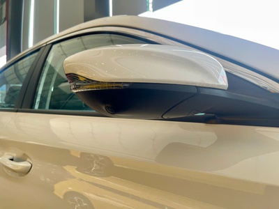 MG5 lux lăn bánh chỉ 50x tr 8