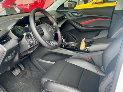MG5 lux lăn bánh chỉ 50x tr 10