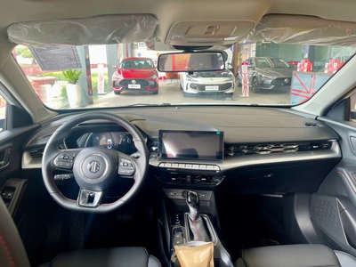 MG5 lux lăn bánh chỉ 50x tr 14