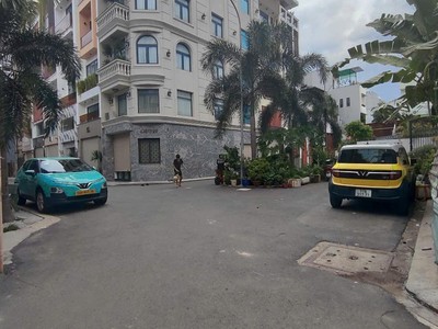 Nhà cấp 4, 1/ đường số 1 p11 gv, 113m2, ngang lớn 8m, hẻm xe tải thông xe hơi né nhau, chỉ 12.4tỷ 0