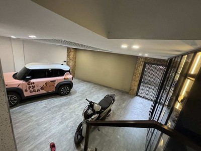Bán nhà việt hưng, 6 tầng thang máy, mặt tiền 8m, gara 2 ôtô, ôtô tránh, kinh doanh, hàng xóm 1
