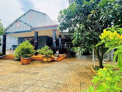 Cần bán gấp nhà, đất, vườn 2715m2 - đối diện KCN Đất Đỏ, gần biển, chợ, trường học 0