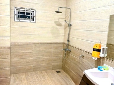 Cmt8   giáp q.3, q.10   ngang 4.5m   sát mt   4 tầng   60m    nhỉnh 10 3