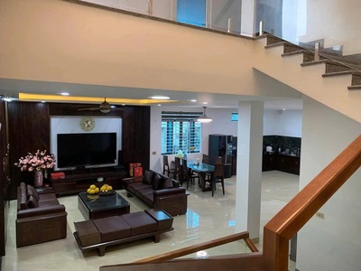 Bán 304m2 đất tặng nhà 3 tầng mới xây 2 năm trục  chính quang trung, p đông vệ 2