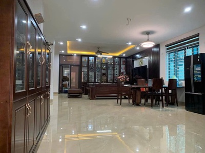 Bán 304m2 đất tặng nhà 3 tầng mới xây 2 năm trục  chính quang trung, p đông vệ 0