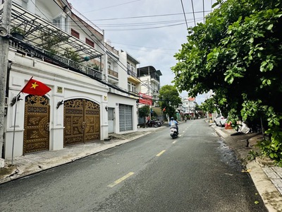 Nhà ngon khu vip xe hơi vào nhà -  90m2  4.5 x 20  mới tinh đón ở ngay 0