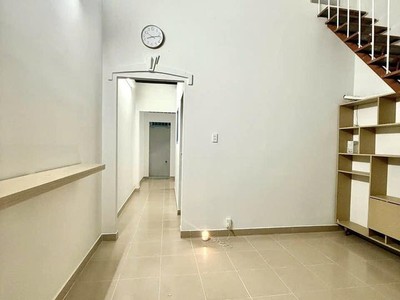 Nhà trệt lửng 50m2. hẻm xe hơi một trục thẳng. gần ngã tư bùi công trừng giao đặng thúc vịnh. đông 2