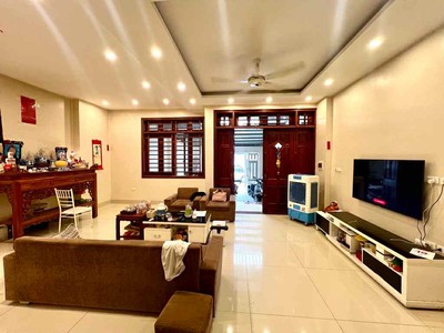 Bán nhà cổ linh, 140m, mặt tiền 6.2m, nở hậu, đường rộng 10m, 3 ôtô tránh nhau 2