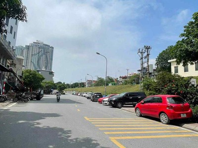Bán nhà ngọc thuỵ, 130m, mặt tiền 6.5m, ngõ ôtô thông, 7 chỗ vào nhà 0