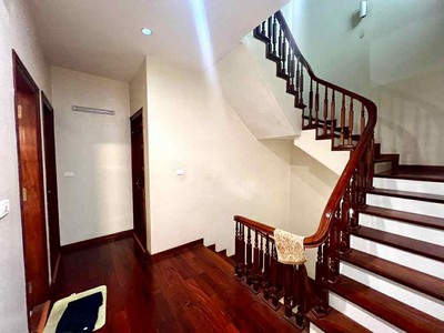 Bán nhà cổ linh, 140m, mặt tiền 6.2m, nở hậu, đường rộng 10m, 3 ôtô tránh nhau 3