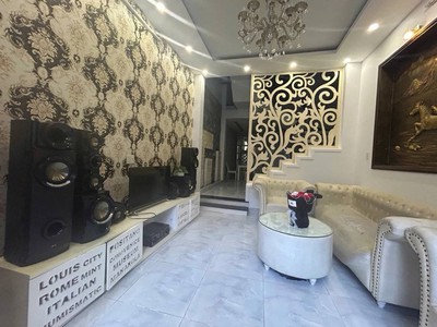 Nhà 3 tầng vũ trọng phụng , gần trường quốc tế, siêu thị- chỉ 7,x tỷ đồng - lh: 0917361553 4