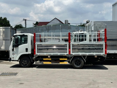 Isuzu qkr 210 thùng mui bạt có sẵn giao ngay tải trọng 2.280 tấn 0