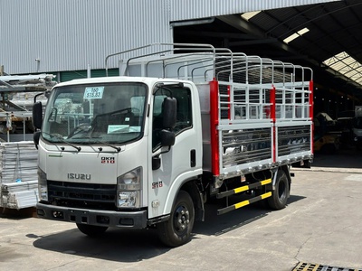 Isuzu qkr 210 thùng mui bạt có sẵn giao ngay tải trọng 2.280 tấn 2