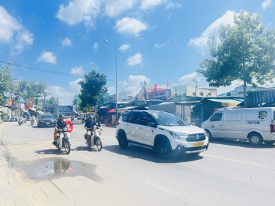 Trước mặt kinh doanh đỉnh 5 tầng  xuất hiện hầm , địa điểm vàng tp dĩ an, 122m , chỉ 10.8 tỷ tl 4