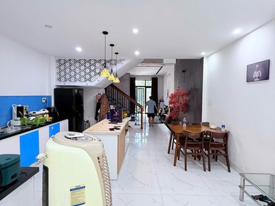 chỉ 7,95 tỷ   sở hữu ngay nhà 3 tầng mới đẹp, đường 7m5 gần cầu hòa xuân  3