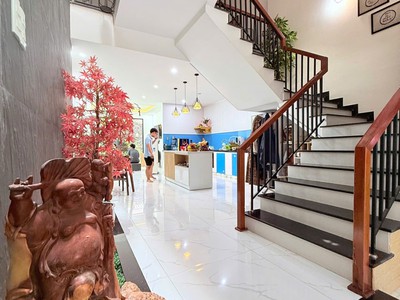 chỉ 7,95 tỷ   sở hữu ngay nhà 3 tầng mới đẹp, đường 7m5 gần cầu hòa xuân  0