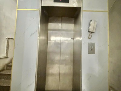 Bán chdv  mặt tiền khu sân bay - diện tích  19x21m - 6 tầng - có thang máy - 300tr/th - chỉ 75 tỷ 4