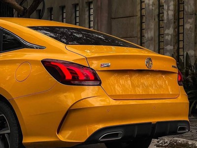 MG5 lux lăn bánh chỉ 50x tr 1