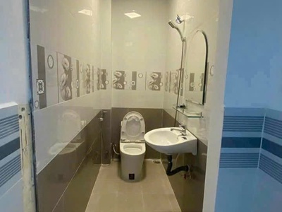 Nhà 2 tầng sát mặt tiền phạm thế hiển p6 q8 4