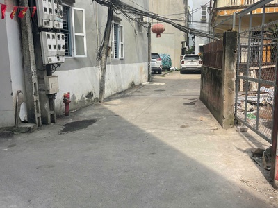 Bán gấp, nhà 2 tầng ngọc thụy, 34m2 mt4m, gần công viên, 5ty28 1