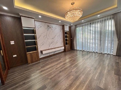 Thụy khuê 37m x7 tầng thang máy 18 tỷ ngõ thông ra hồ,10m ra phố ,xe 16 chỗ đỗ cửa 2