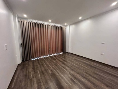 Thụy khuê 37m x7 tầng thang máy 18 tỷ ngõ thông ra hồ,10m ra phố ,xe 16 chỗ đỗ cửa 3