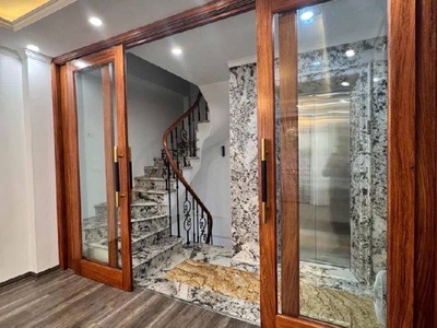 Thụy khuê 37m x7 tầng thang máy 18 tỷ ngõ thông ra hồ,10m ra phố ,xe 16 chỗ đỗ cửa 4