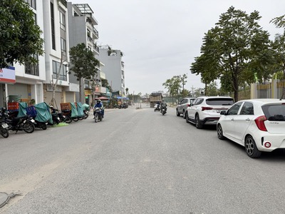 Cần bán 90m2 đất TĐC Ngọc Thụy - Đường trước 17m, đường sau 4m, cách 15m ra hồ điều hòa 3