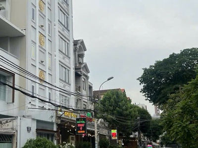 Bán Khách Sạn Đang Hoạt Động, Thu Nhập 300Tr/Tháng 5