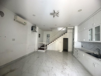 Bán nhà 3 tầng trường thọ thủ đức   43m  ngang 5m, gần metro bình thái    chỉ 3.99 tỷ shr vuông vức 2