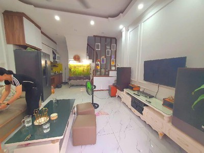 Nhà mới ở ngay nhổn, mt 4.2m, 6 tầng, 35m2, giá nhỉnh 5 tỷ 2
