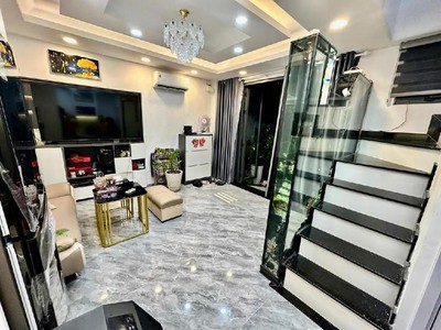Nhà đẹp bến vân đồn   ngang 5m, hẻm 6m 1
