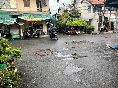 Nhà đẹp bến vân đồn   ngang 5m, hẻm 6m 0