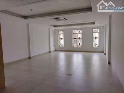Cho thuê nhà mặt ngõ phố việt hưng   gần công viên lệ mật   5 tầng   1 hầm   thang máy   35tr/tháng 1