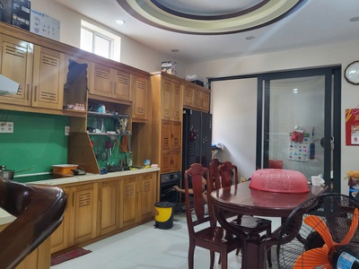 Bán căn nhà 4,5 tầng, mt đường hoàn kiếm, phường nha trang đường rộng 13m diện tích : 71,1m2 giá 0