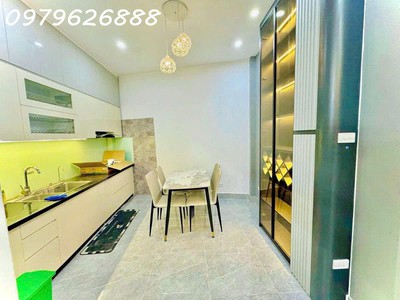 Siêu phẩm nhà phố hoàng quốc việt. full nội thất cao cấp, thang máy,  ô tô vào nhà. chỉ việc xách 1