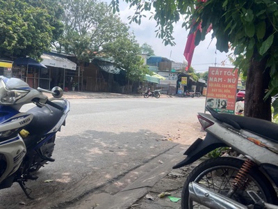 An cư kdc phú xuân nhà phố 1 trệt 2 lầu , úp mái , mt trục chính 20m , giá 11,5 tỷ 0