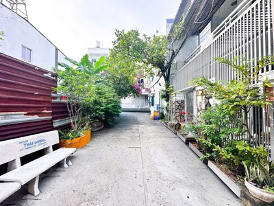 Bán nhà 1886   sổ hồng riêng, hẻm 3.5m, cách xe hơi 50m   giá 4 tỷ 950 0
