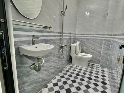 Nhà diện tích khủng 4,05mx26m đường ô tô gần ủy ban p thới an quận 12 2