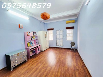 Bán nhà chính kinh 38m mặt tiền rộng tương lai mặt đường giá cực sốc 4
