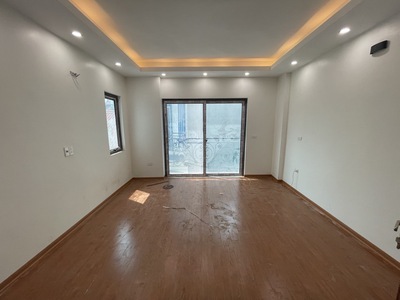 Ô tô đỗ cửa, nhà mới đẹp lung linh, khách sẵn xách vali về ở, nhà lô góc phòng cực thoáng sáng. 4