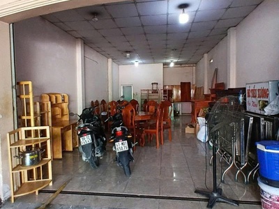 Bán nhà mặt tiền quốc lộ 13, ngay cổng vạn phúc city, 6x42m, c4, cho thuê 50tr, 31,5 tỷ 2