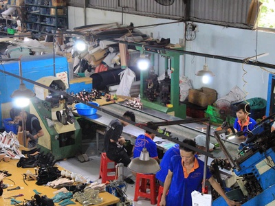 Công Ty Giày Quốc Định chuyên sản xuất dép nam tuyển sỉ 1