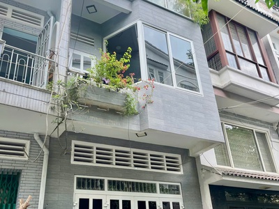 Căn duy nhất gần dương quảng hàm 2 tầng, 5x15m, hẻm 4m, gần khu ăn uống giá 7.2 tỷ, ở ngay 1