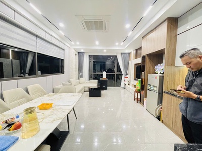 Nhà lô góc   6 tầng thang máy   gara ô tô   full nội thất   dân trí cao    nguyễn sơn, long 3