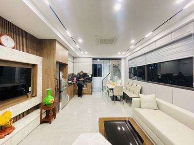 Nhà lô góc   6 tầng thang máy   gara ô tô   full nội thất   dân trí cao    nguyễn sơn, long 0