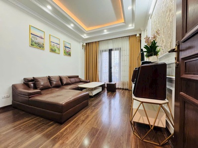 Bán nhà giang biên vỉa hè ô tô tránh 4