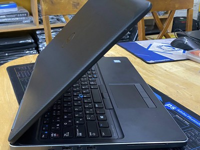 Laptop Dell Precision 7520 Core i7-7700HQ Ram 16GB SSD 512GB 2 VGA Rời M1200 Màn 15.6 Inch Full HD 3
