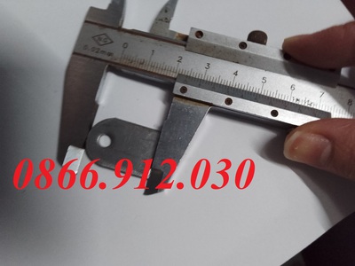 Ứng dụng của bas sắt gia cố mặt bàn trong sản xuất mặt bàn gỗ khung sắt 1